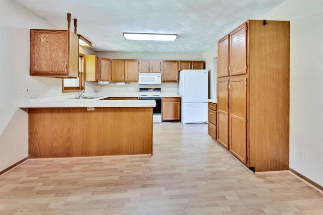 629 W Mohawk Trail, Deforest, WI 53532