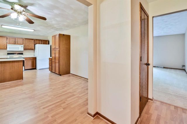 629 W Mohawk Trail, Deforest, WI 53532