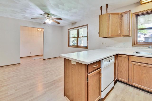 629 W Mohawk Trail, Deforest, WI 53532