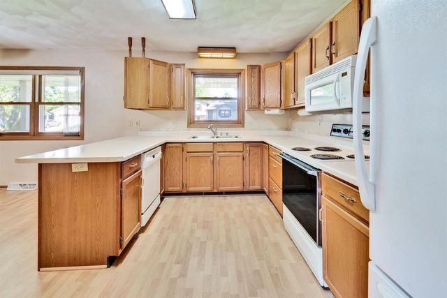 629 W Mohawk Trail, Deforest, WI 53532