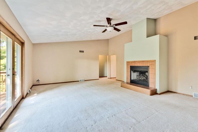 629 W Mohawk Trail, Deforest, WI 53532