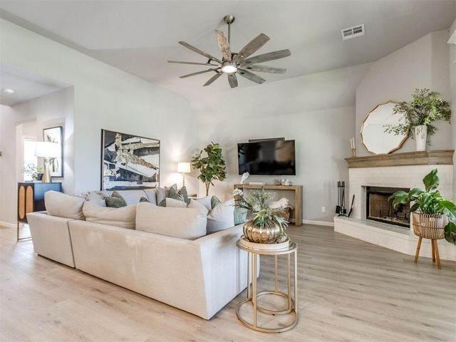 14356 Fox Lair Lane, Edmond, OK 73025