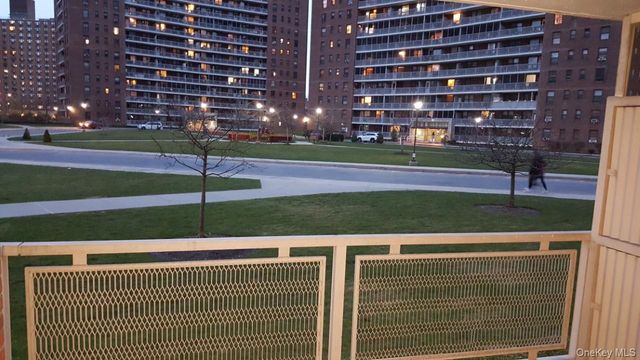 61-55 98th Street 4N, Rego Park, NY 11374