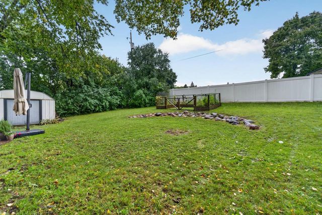 N88W17022 Elmwood DRIVE, Menomonee Falls, WI 53051