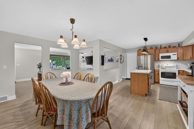 N88W17022 Elmwood DRIVE, Menomonee Falls, WI 53051