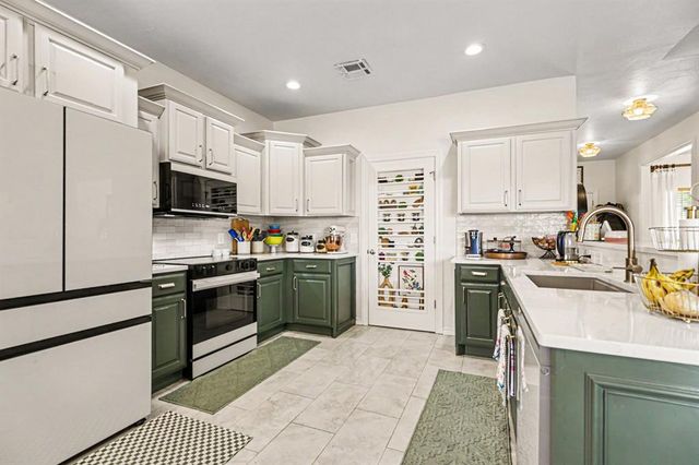 10050 Lookout Pointe, Edmond, OK 73034