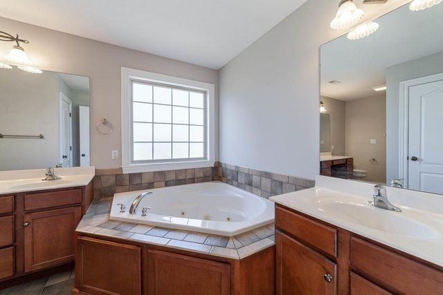 5303 FLATTS MILL CT, Columbia, MO 65203