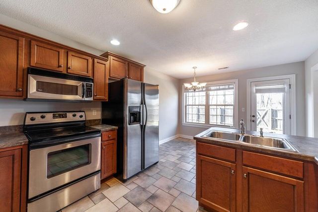 5303 FLATTS MILL CT, Columbia, MO 65203