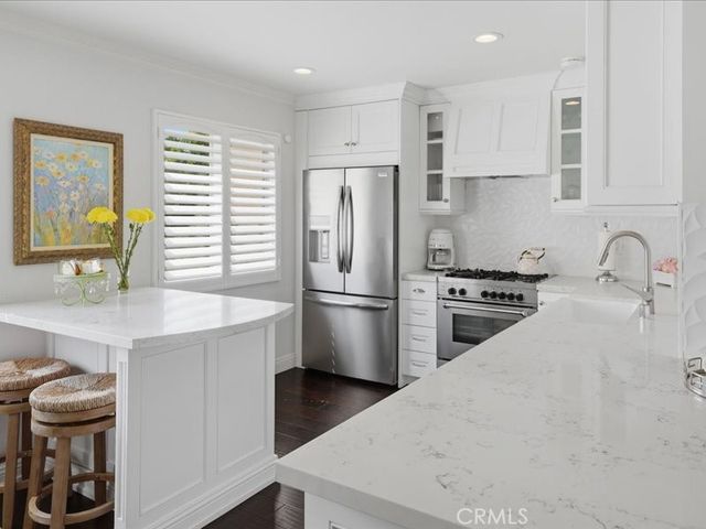 9735 Via Roma, Burbank, CA 91504
