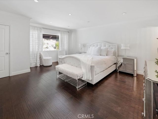 9735 Via Roma, Burbank, CA 91504