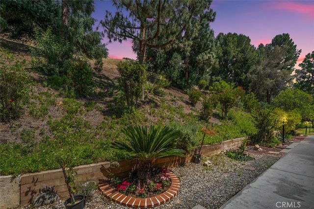 9735 Via Roma, Burbank, CA 91504