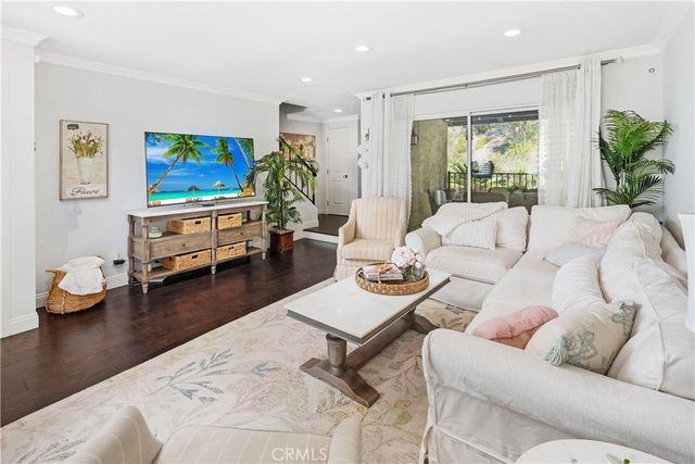 9735 Via Roma, Burbank, CA 91504