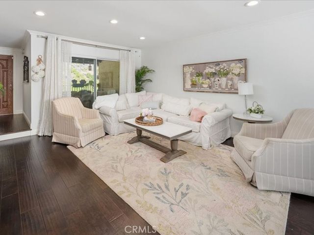 9735 Via Roma, Burbank, CA 91504