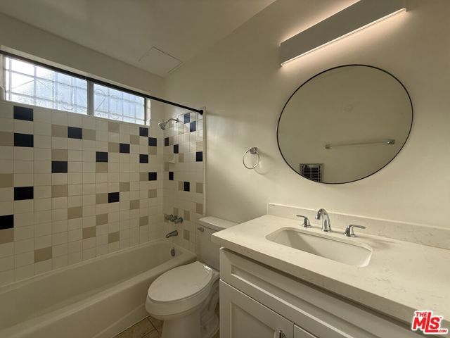 7307 Willoughby Avenue 2, Los Angeles, CA 90046