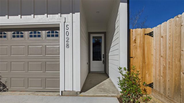 5032 Creekmont Drive, Houston, TX 77091