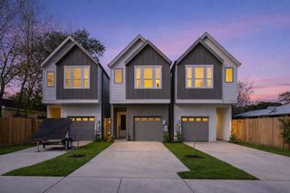 5032 Creekmont Drive, Houston, TX 77091