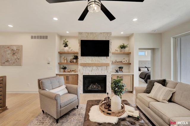 9438 S 87th Street, Lincoln, NE 68526
