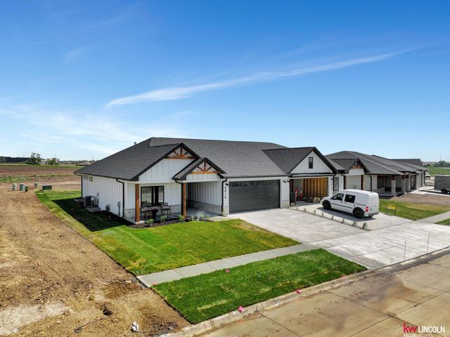 9438 S 87th Street, Lincoln, NE 68526