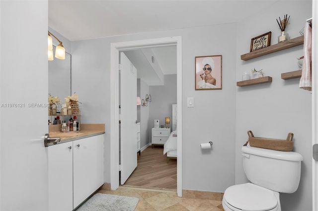 9066 SW 73rd Ct 910, Miami, FL 33156