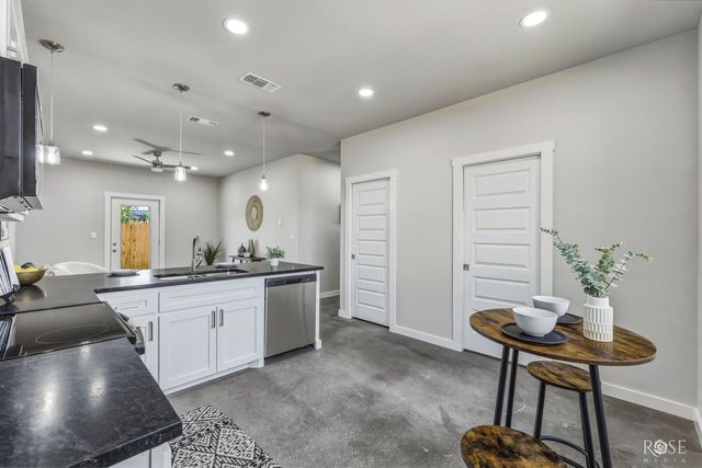 633 W Avenue Z, San Angelo, TX 76903