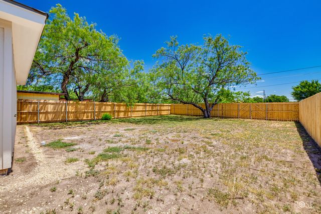633 W Avenue Z, San Angelo, TX 76903