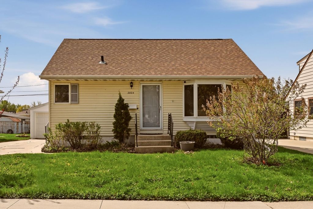 2004 18th Street NW, Rochester, MN 55901