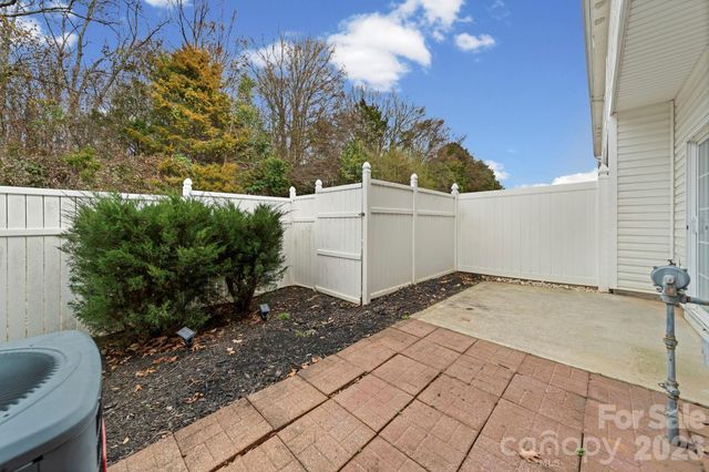 12429 Stratfield Place Circle, Pineville, NC 28134