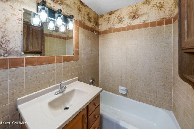 660 Wendy Lane, Las Cruces, NM 88007