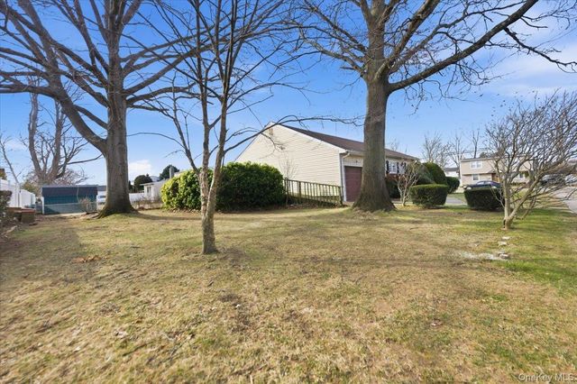 2 McLeod Street, Massapequa Park, NY 11762