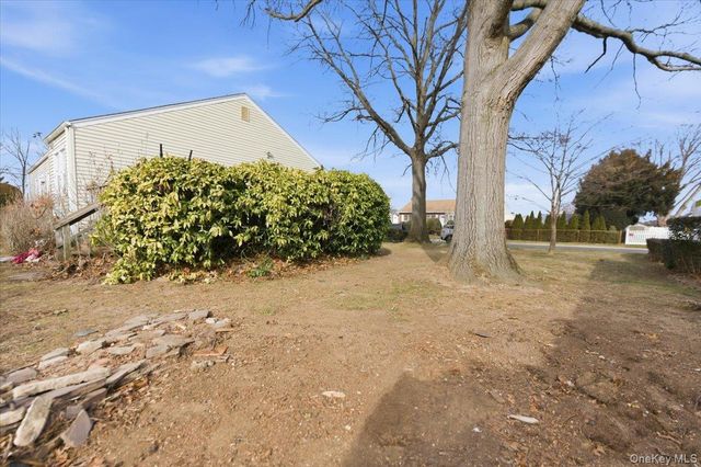 2 McLeod Street, Massapequa Park, NY 11762