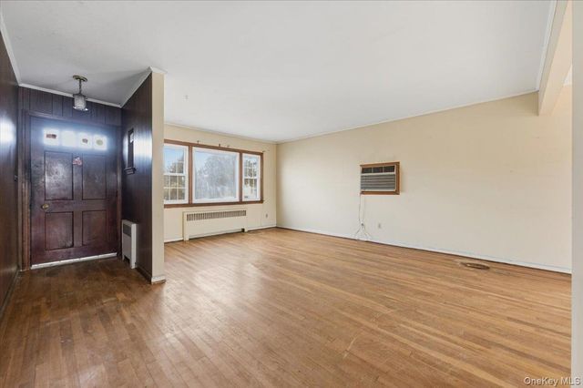 2 McLeod Street, Massapequa Park, NY 11762