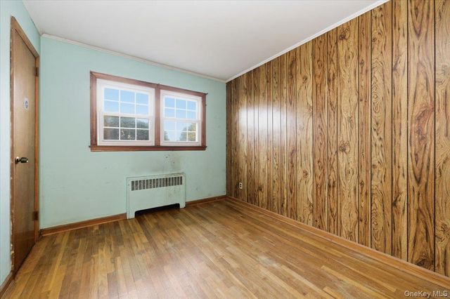 2 McLeod Street, Massapequa Park, NY 11762