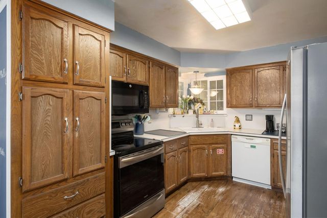 2564 E Los Altos Avenue, Fresno, CA 93710