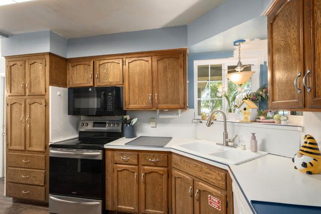 2564 E Los Altos Avenue, Fresno, CA 93710
