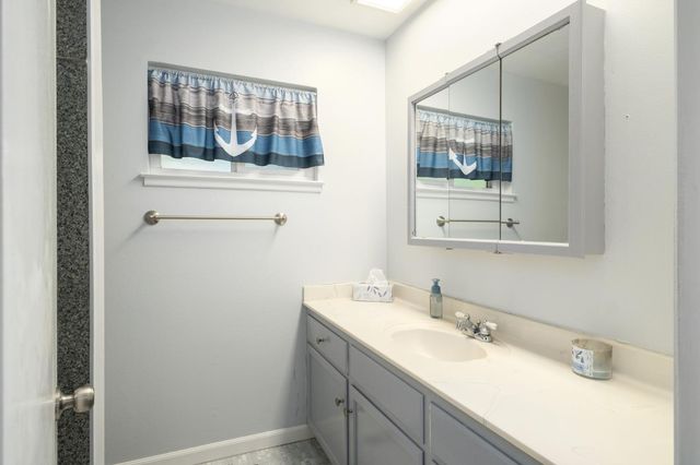 2564 E Los Altos Avenue, Fresno, CA 93710