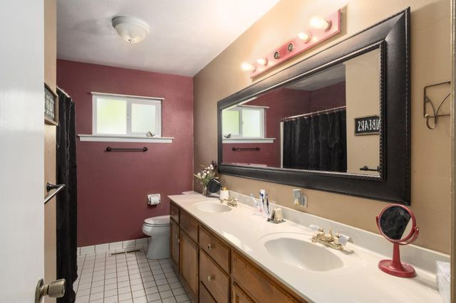2564 E Los Altos Avenue, Fresno, CA 93710
