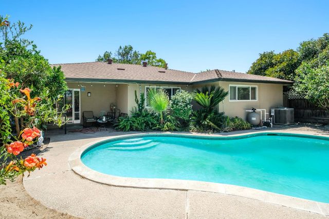 2564 E Los Altos Avenue, Fresno, CA 93710