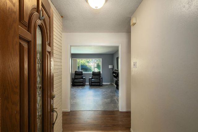 2564 E Los Altos Avenue, Fresno, CA 93710