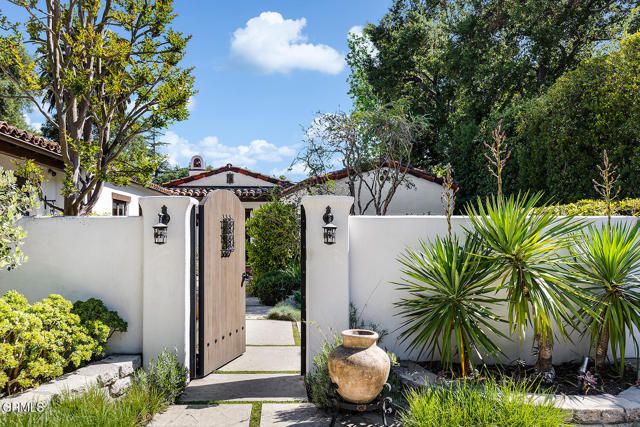 546 La Loma Road, Pasadena, CA 91105