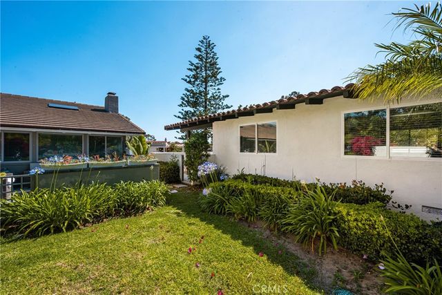2108 Vista Entrada, Newport Beach, CA 92660