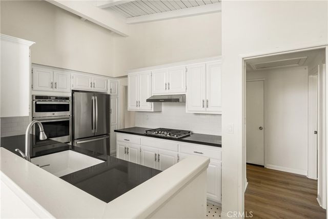 2108 Vista Entrada, Newport Beach, CA 92660