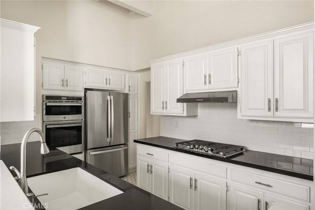 2108 Vista Entrada, Newport Beach, CA 92660