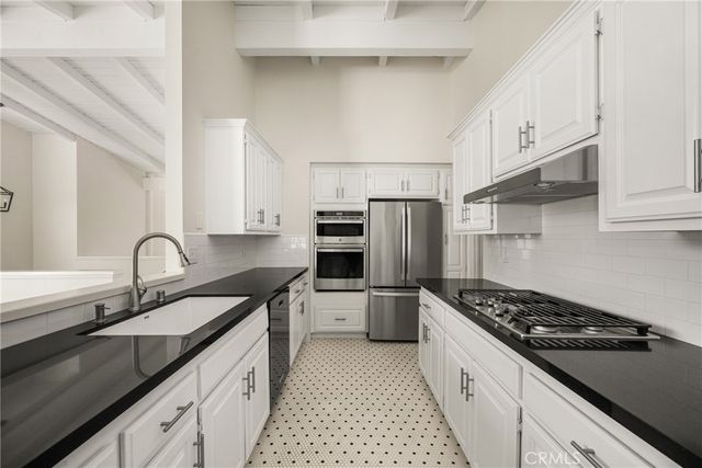 2108 Vista Entrada, Newport Beach, CA 92660