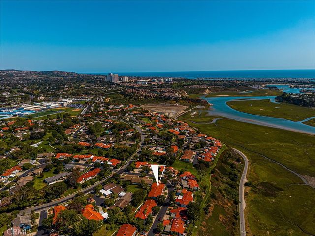 2108 Vista Entrada, Newport Beach, CA 92660