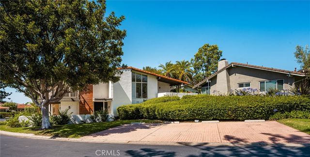 2108 Vista Entrada, Newport Beach, CA 92660