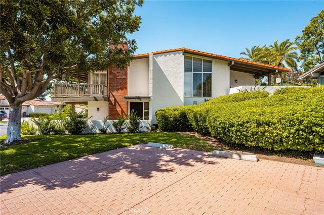 2108 Vista Entrada, Newport Beach, CA 92660