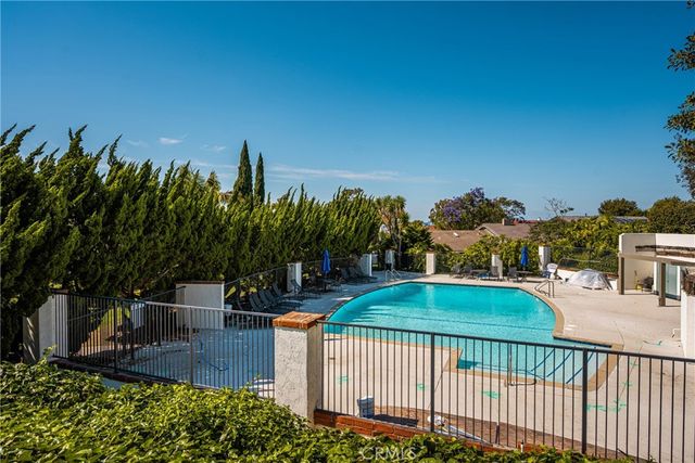 2108 Vista Entrada, Newport Beach, CA 92660