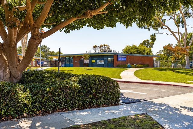 2108 Vista Entrada, Newport Beach, CA 92660