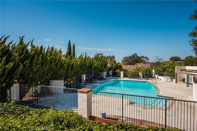 2108 Vista Entrada, Newport Beach, CA 92660