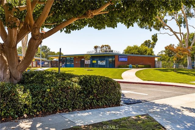2108 Vista Entrada, Newport Beach, CA 92660